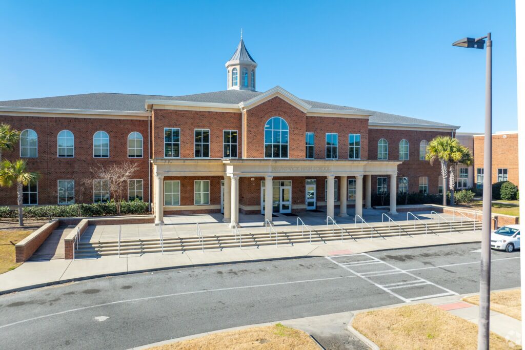 https://imagescdn.homes.com/i2/Q_9OnDc971_yIkZyGrZBCOFf3M3M0RWR98qmbPfHWb0/112/brunswick-high-school-brunswick-ga